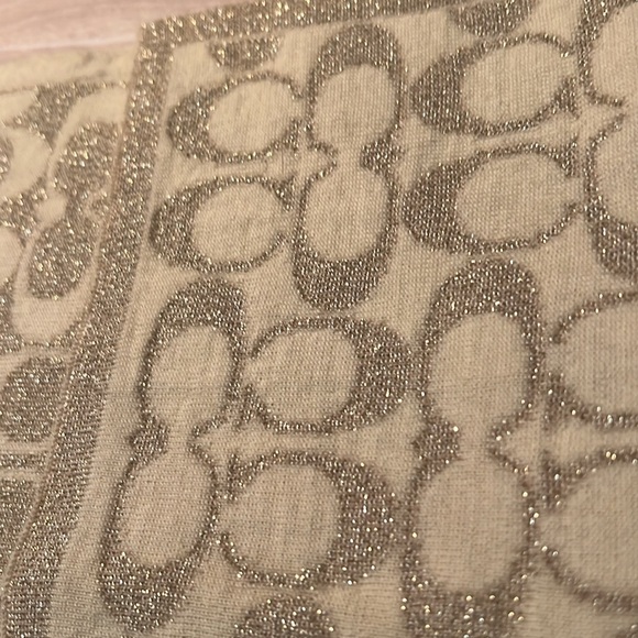 🩵Coach Cream and Tan and gold accent scarf - Picture 11 of 16